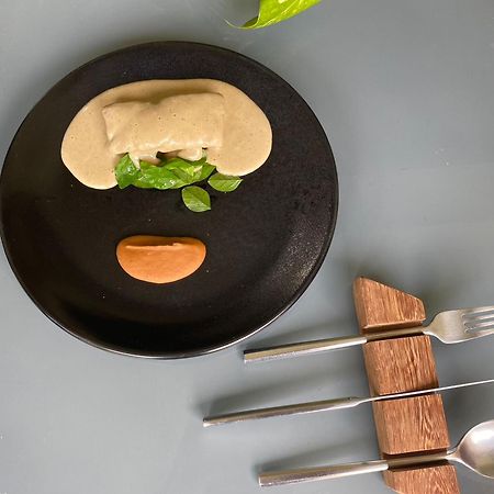 בקאלאר Hotel Makaaba Eco-Boutique מראה חיצוני תמונה A plate of food prepared by a culinary artist