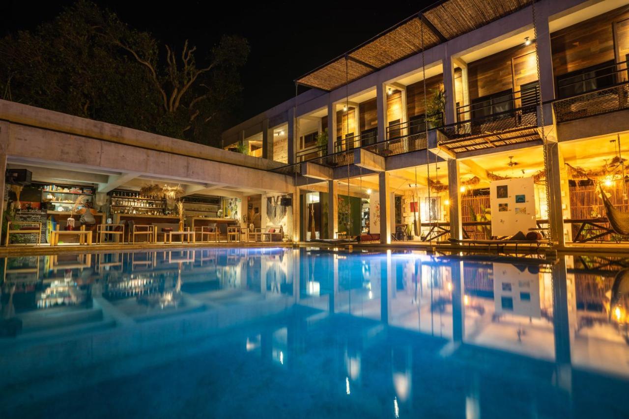 בקאלאר Hotel Makaaba Eco-Boutique מראה חיצוני תמונה The swimming pool at the hotel