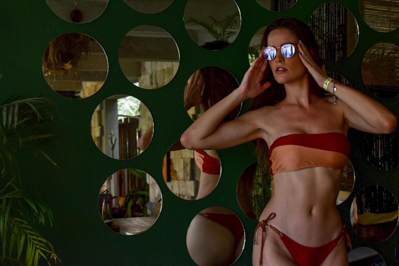 בקאלאר Hotel Makaaba Eco-Boutique מראה חיצוני תמונה A model wearing a two-piece swimsuit
