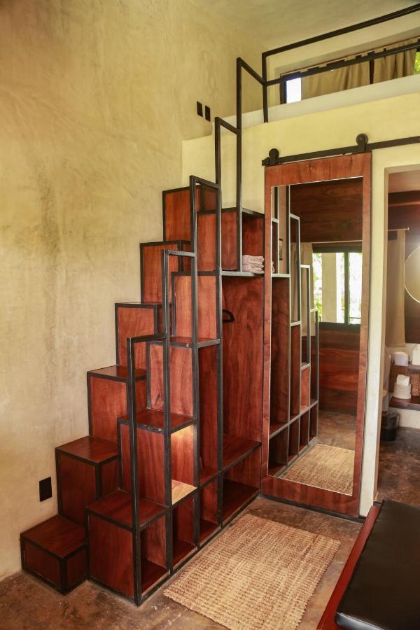בקאלאר Hotel Makaaba Eco-Boutique מראה חיצוני תמונה Stairs in a tiny home