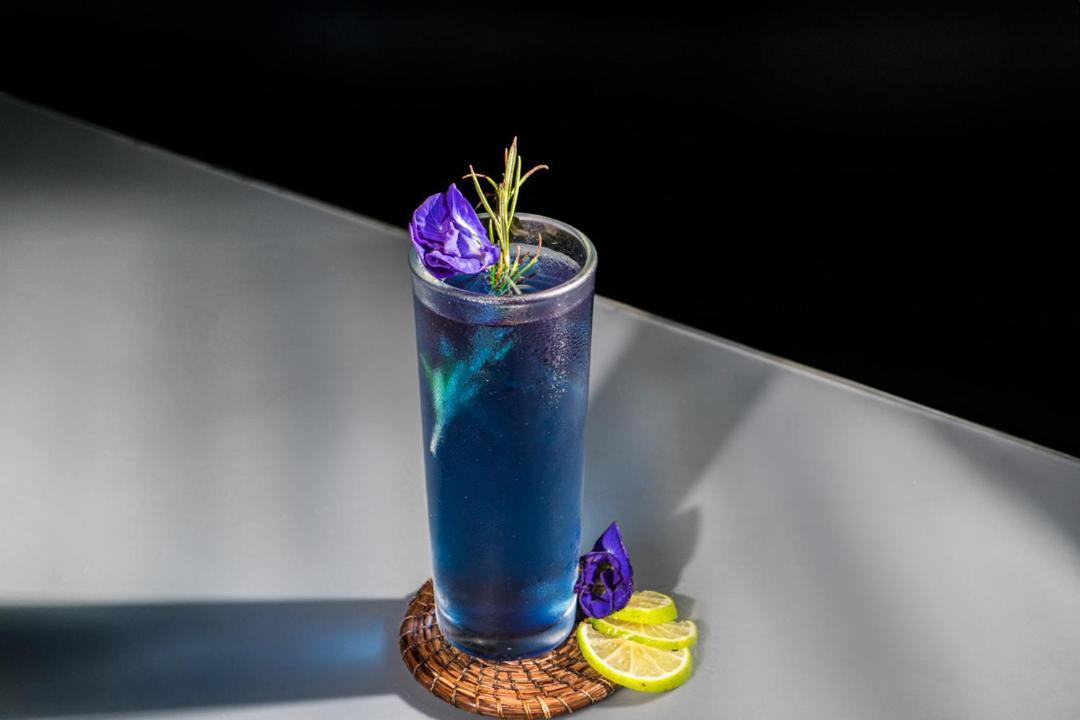 בקאלאר Hotel Makaaba Eco-Boutique מראה חיצוני תמונה Butterfly pea flower tea